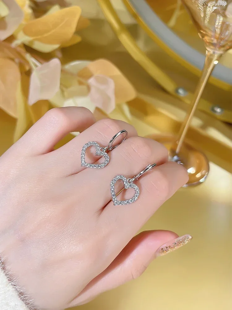 2023 New Love Earrings Imported High Carbon Diamond Fashion 925 Silver Simple Engagement Jewelry for Women