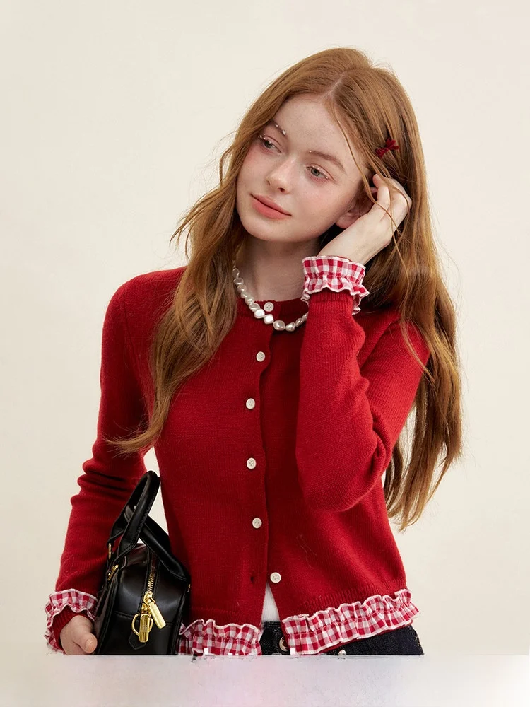 

Романтичный вязаный кардиган с круглым вырезом, новогодний свитер, красно-белый в клетку, с деревянными пуговицами, женская модная одежда