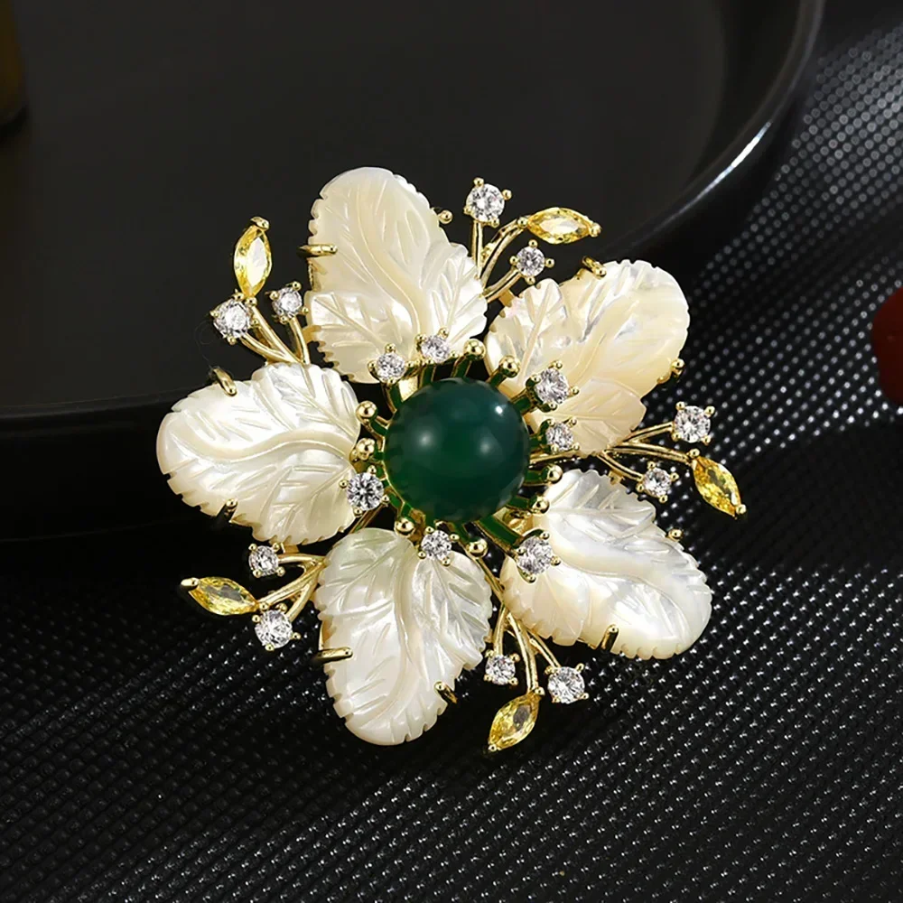 Exquisite Brooch for Women natural shell leaves Flower green pearl Brooch Lapel suit coat corsage Pins Jewelry Accessories Gifts