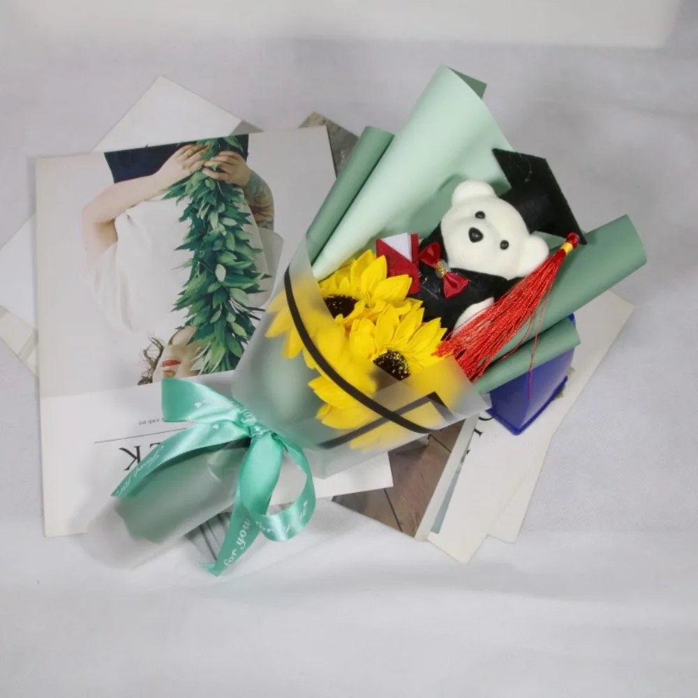 Bouquet di orsi di girasole Decorazione di bouquet di rose Cartoon Orso adorabile Regalo di laurea per il giorno dell'insegnante Fiore di sapone di girasole