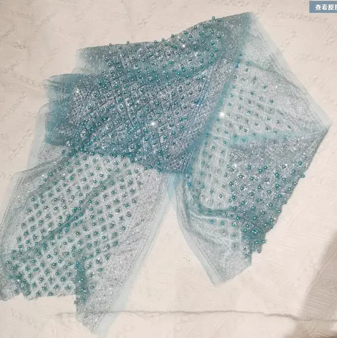 يمكن مطابقة الملابس النسائية داي بحرية مع شال مطرز لامع تايلاند لامع