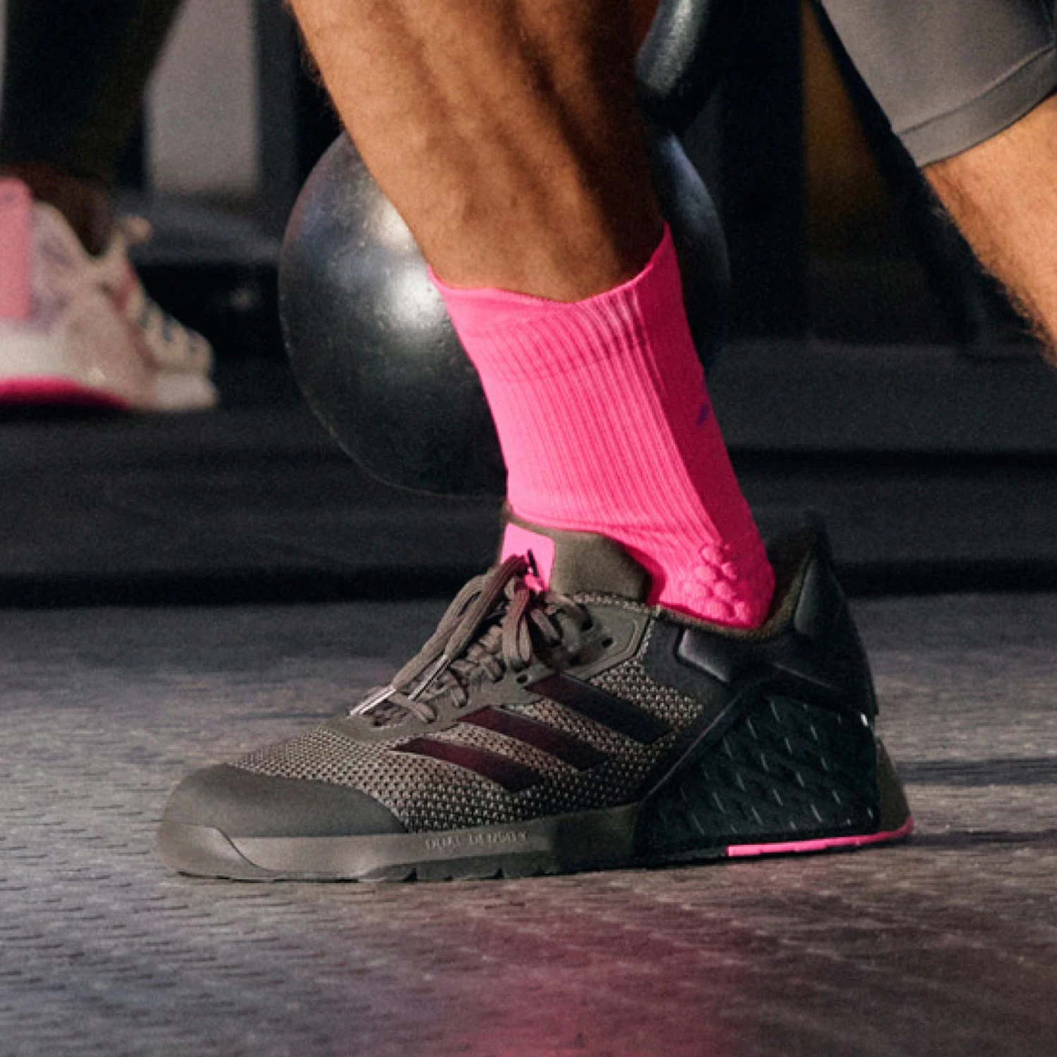 

Adidas, оригинальные 2024, новые повседневные спортивные кроссовки унисекс ID8630