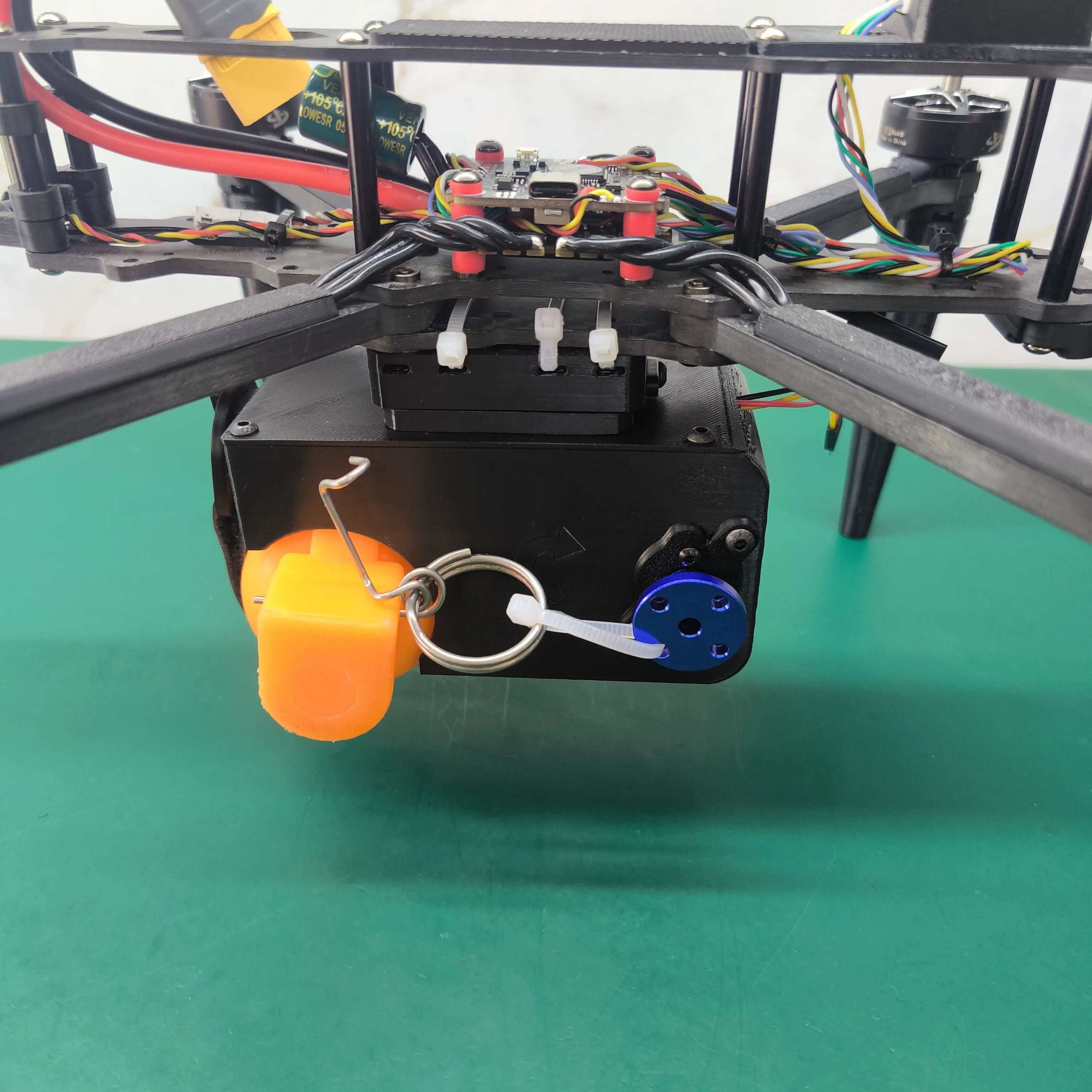 Universal FPV with integrated drawing and throwing device for Smoke Pulling Performance UAV Drone
