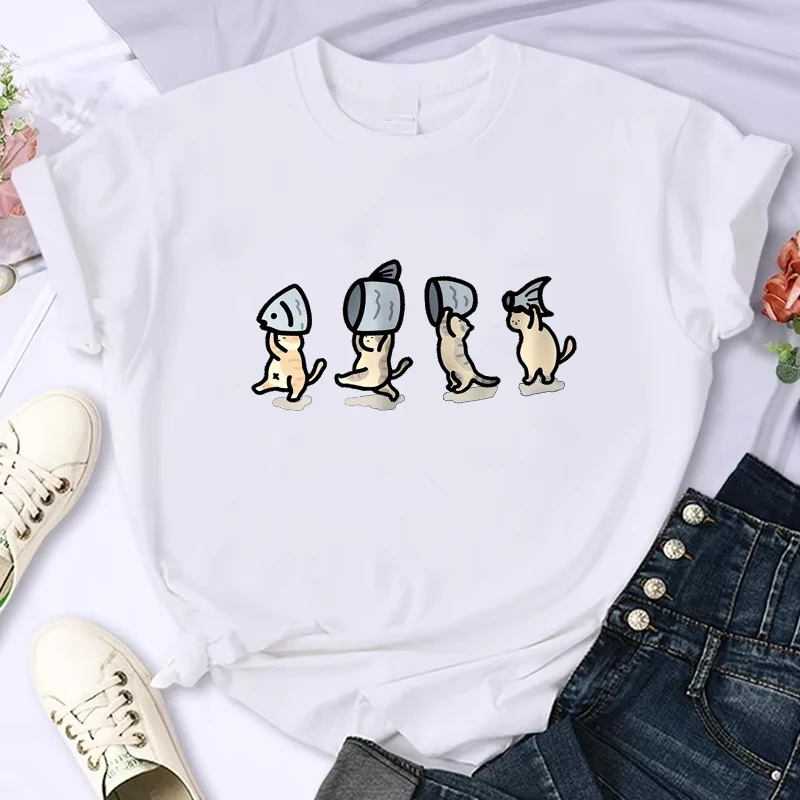 四匹の小さな猫が女性の T シャツを保持している漫画プリントストリートウェアソフト O ネックルーズ半袖 Tシャツトップス夏 Y2k 服
