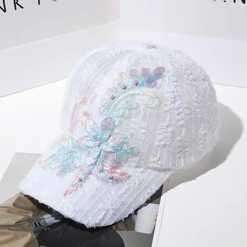 Breathable lace embroidered flower baseball cap, fresh and colorful, suitable for ladies' summer dates and outings.