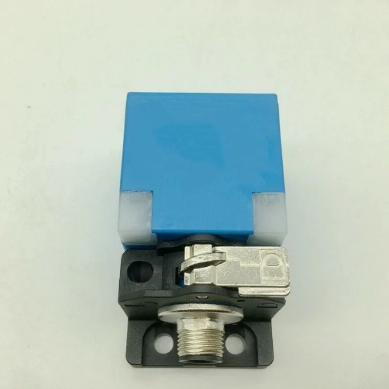 Brand new genuine proximity switch  LR18XBN12DNRY  LE40XZSN40ATOY-E2  LE40XZSN40ATCY-E2  LE40XZSF25ATOY-E2  LE40XZSF25ATCY-E2