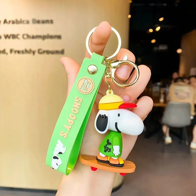 Snoopy anime peripherals, creative shapes, school bag charms, couple charms, same-style high-end fashion gifts for men and women