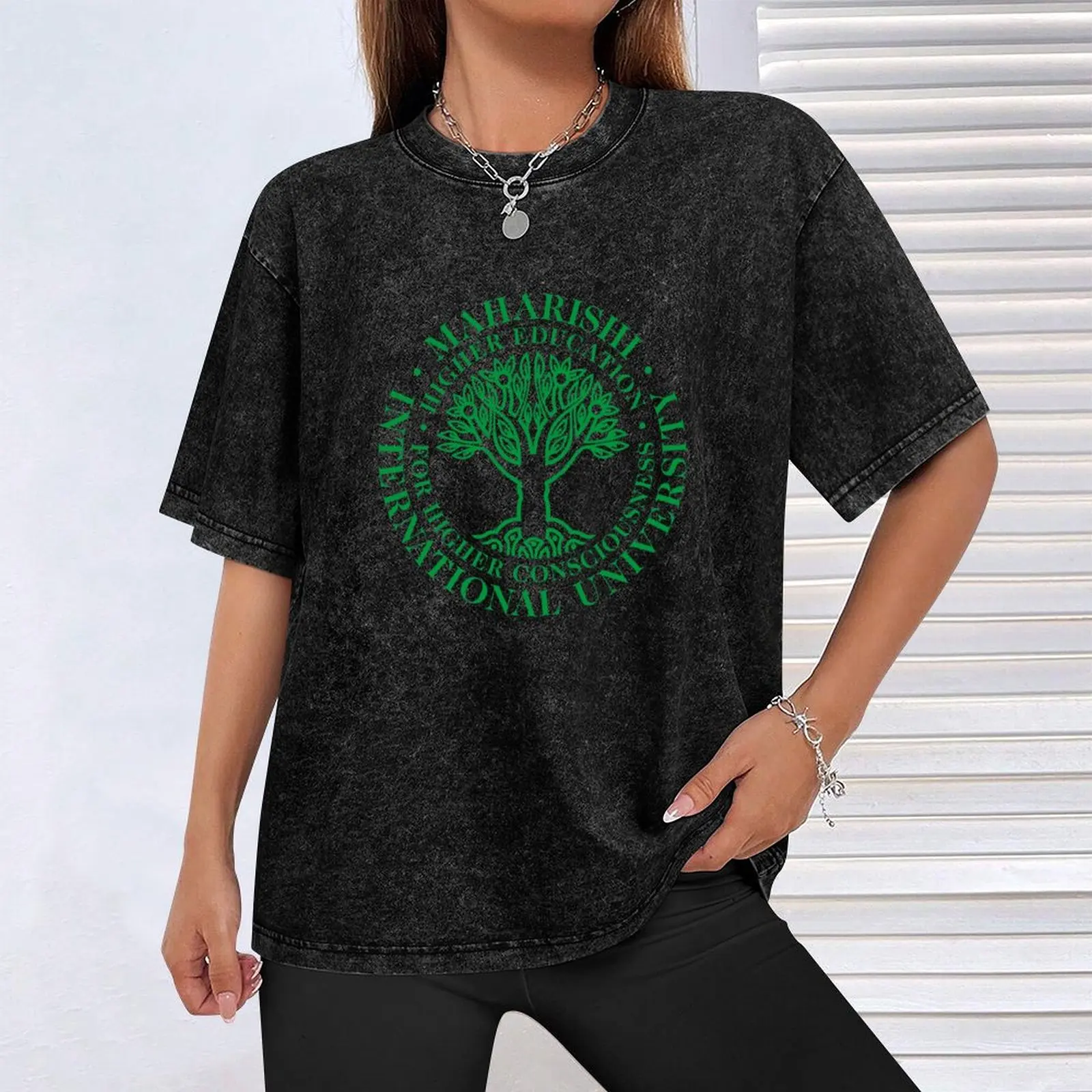 Maharishi International College t-shirt graphic tee shirt oversize graphic tee abbigliamento uomo