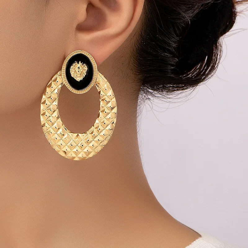 

Vintage Gold Color Lion Head Charm Earrings for Women Fashion Metal Punk Jewelry Big Oval Dripping Oil Designer Earrings