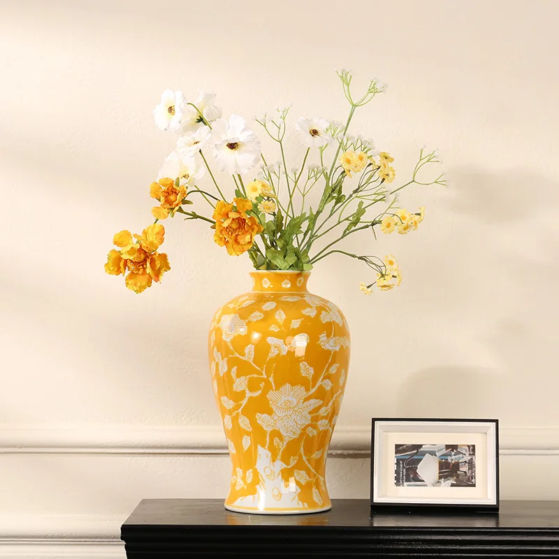 Rich yellow roses hand-painted ceramic vase ornament B & B hotel dining table home desktop jewelry
