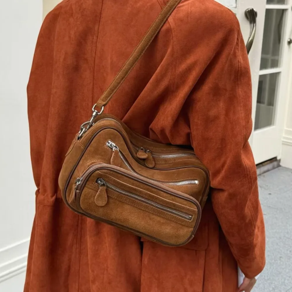 

Autumn and Winter Cowhide Camera Multi-pocket Shoulder Messenger Large Capacity MenWomen Same Style Niche Design Relaxation