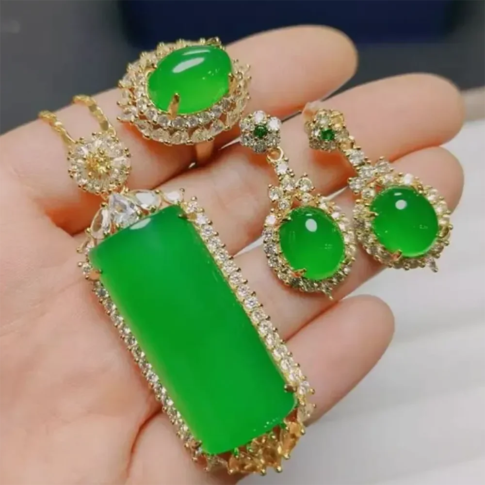 

Комплект из колье, серёг и кольца