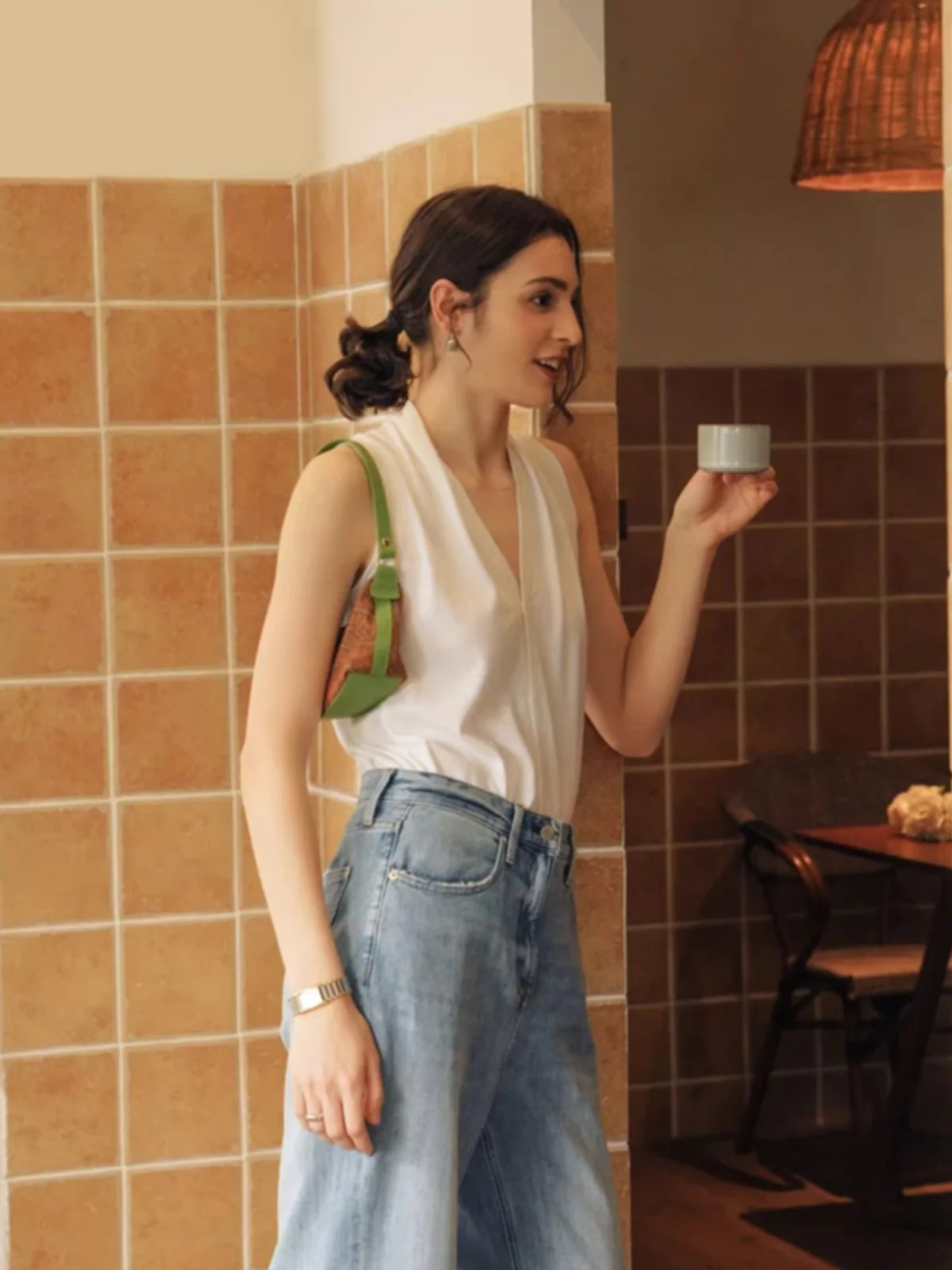 

Летний тонкий вязаный кардиган из ледяного шелка с V-образным вырезом, женский жилет-накидка с дизайнерскими вставками на плечах, топ с длинными рукавами