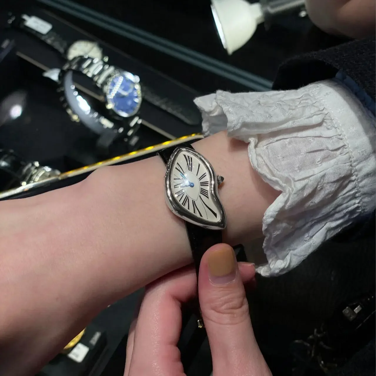 男性と女性のためのヴィンテージツイストウォッチ,クォーツ,レザー,防水,クリエイティブなデザイン,クラシック,時計,ギフト,ゴールド,シルバー