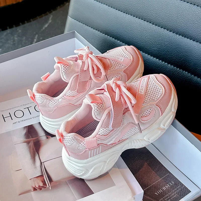 

Кроссовки для бега для мальчиков и девочек, нескользящая детская повседневная обувь на липучке, толстая мягкая подошва, новинка 2024, модная детская спортивная обувь, модная сетка