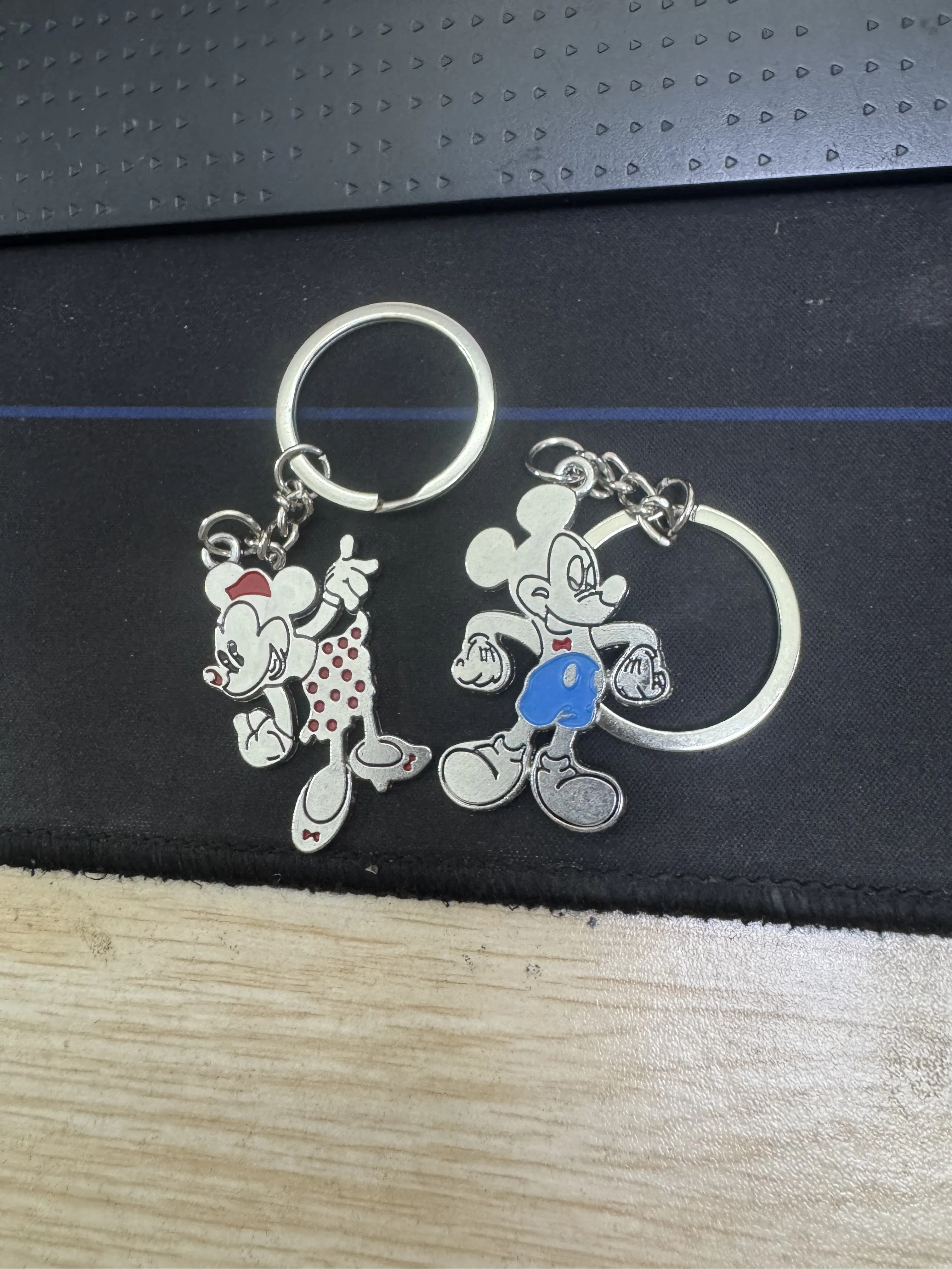 

2 pcs/set Disney cartoon Minnie Mouse Princess Bracelet ACG Pendant bus card hold toy