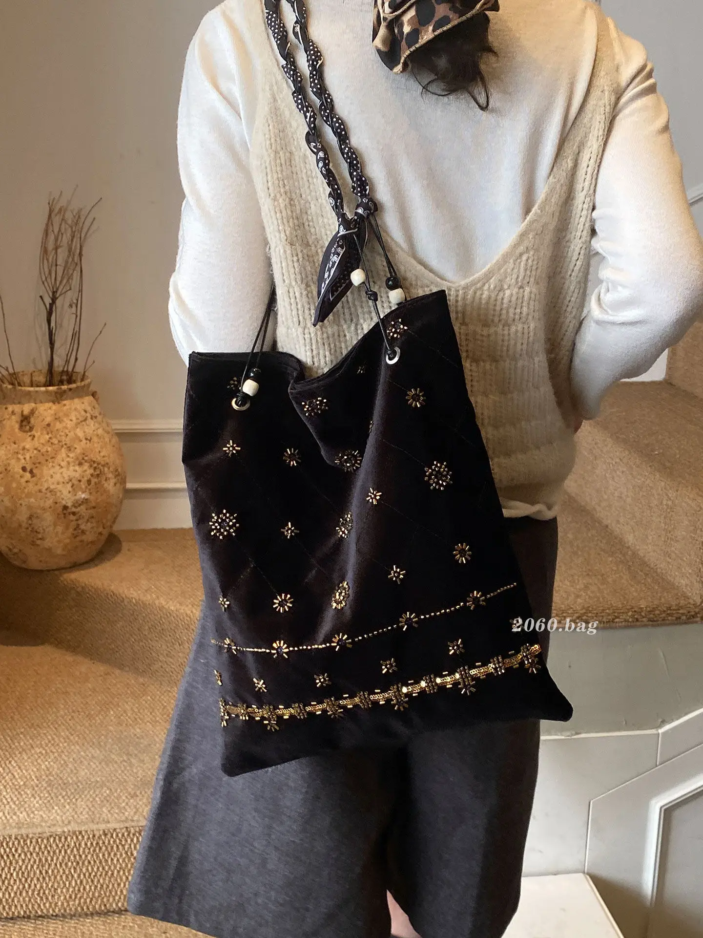 Leisure Retro Suede Underarm Bag 2026 New Commuter Fashion Bead Diamond Ribbon Shoulder Bag Large Capacity Leisure Tote Bag