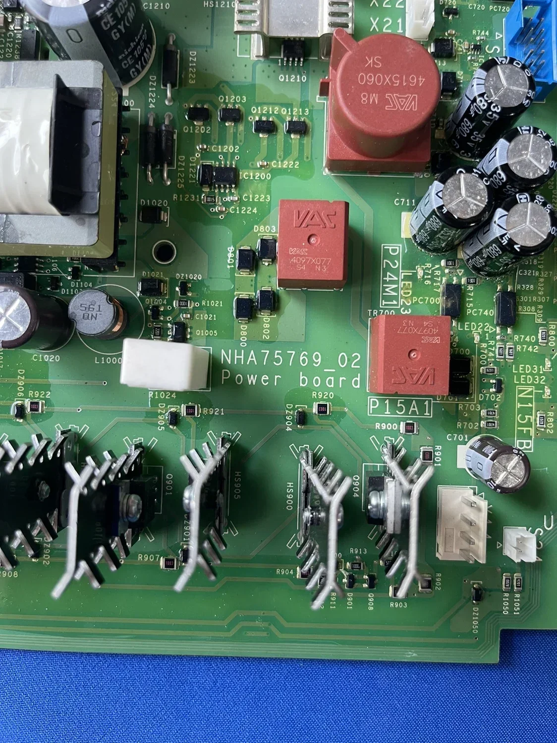 

Bestseller Bestseller VX4PPC25N4F Brand New Original Frequency Converter ATV630-250KW Power Board NHA75769-02