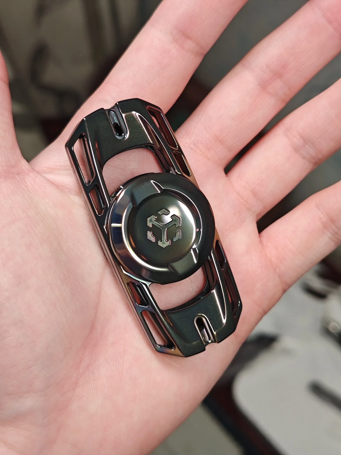 Used EDC Matrix Hearing, Zirconium Alloy Polished Baking Color Sprocket Fidget Spinner