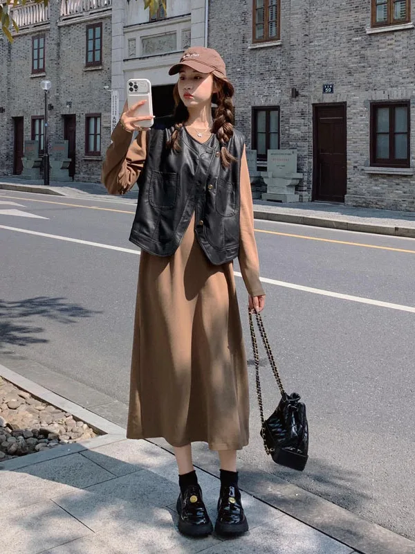 

Black Single-Button Sleeveless Vest Top Layering Korean Style Autumn New Arrival Polyester Fiber Short Length round Neck