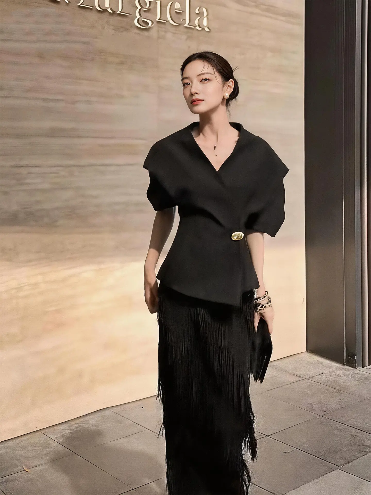 

Fashionable Black Tassel Half-length Skirt Women's Long Skirt Slimming High-end Feeling Pleated Commuter Versatile Skirt