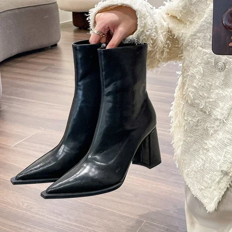 Botines de diseñador de invierno, cremalleras traseras a la moda, puntiagudas, elegantes botas cortas de felpa, calzado de tacón alto para mujer