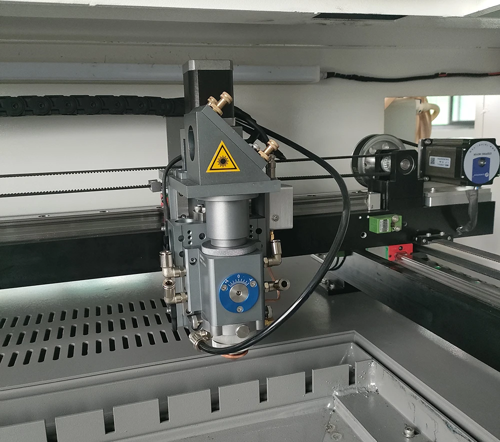 Mesin Pemotong dan Pengukir Logam Akrilik CO2 Hybrid 300W CNCDouble Head 1310