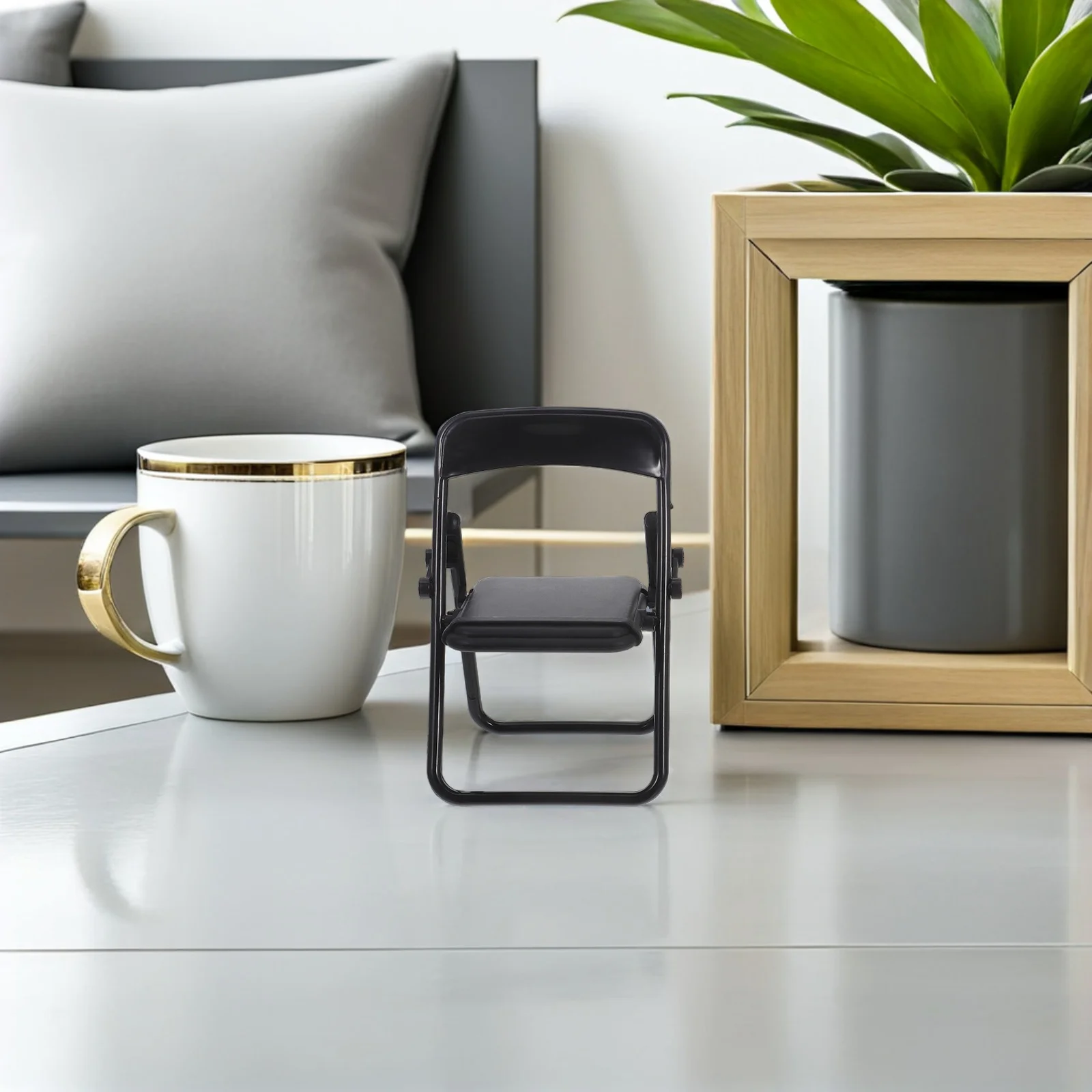 10個の小さな椅子型携帯電話ホルダー、ユニークで風変わりなデザイン、軽量で持ち運びが簡単、オフィス、旅行、デスクでの多機能使用に最適