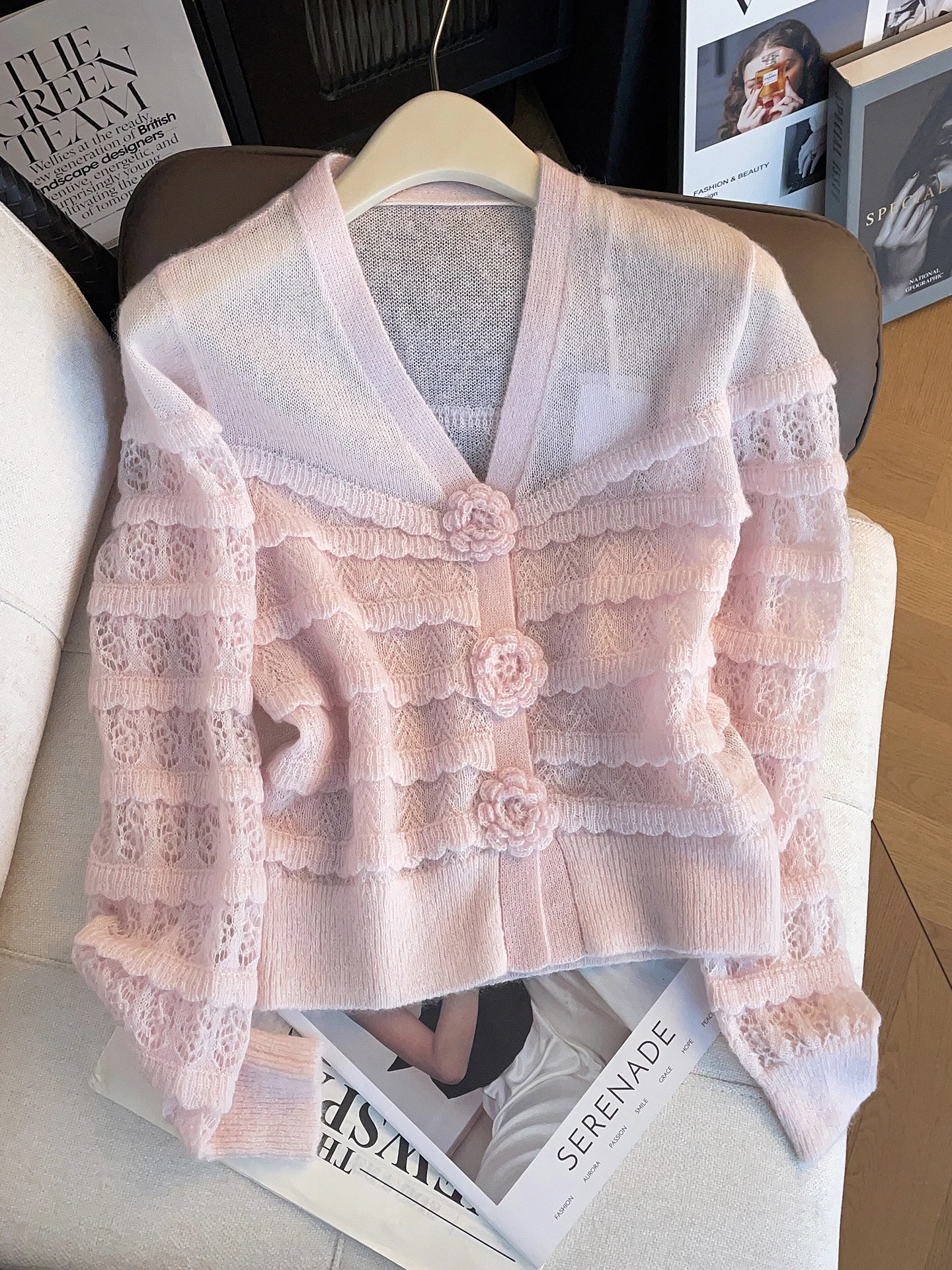 

Высококачественный женский вязаный открытый кардиган с v-образным вырезом и цветочным узором, осенне-зимний топ, удобный дышащий обычный крой