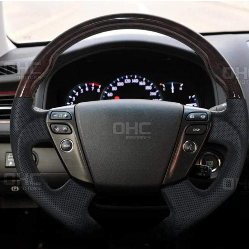 For Toyota Crown 10-12  Cross-border modification of the steering wheel, featuring a four-spoke design with peach wood accents