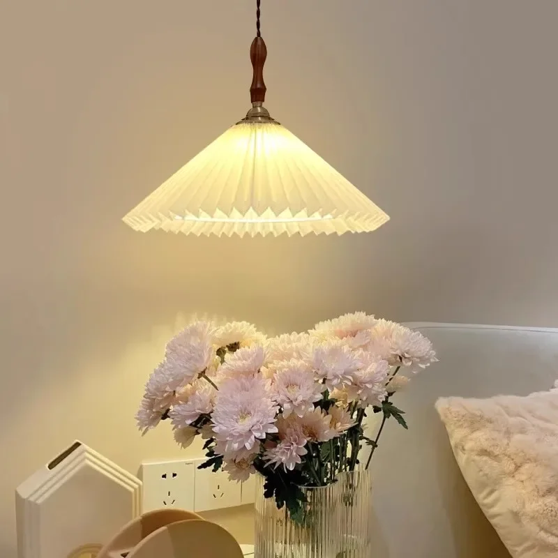 Japanese retro restaurant chandelier wabi wind solid wood bar counter tea room brass pleated wood art bed and breakfast bedroom