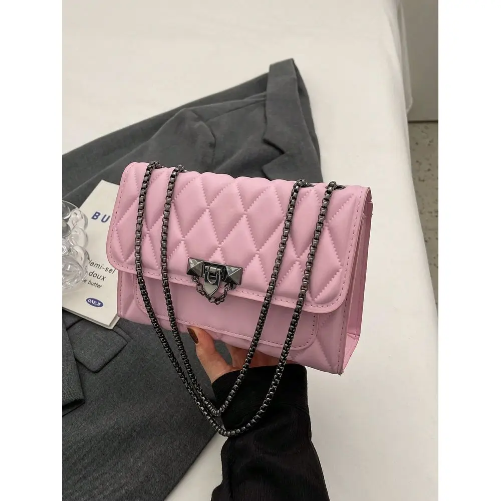 

Minimalist Fashion Indentation Diamond Shape Square Bag Lock Closure Flap Opening Metal Chain Shoulder Bag Suitable For Womens