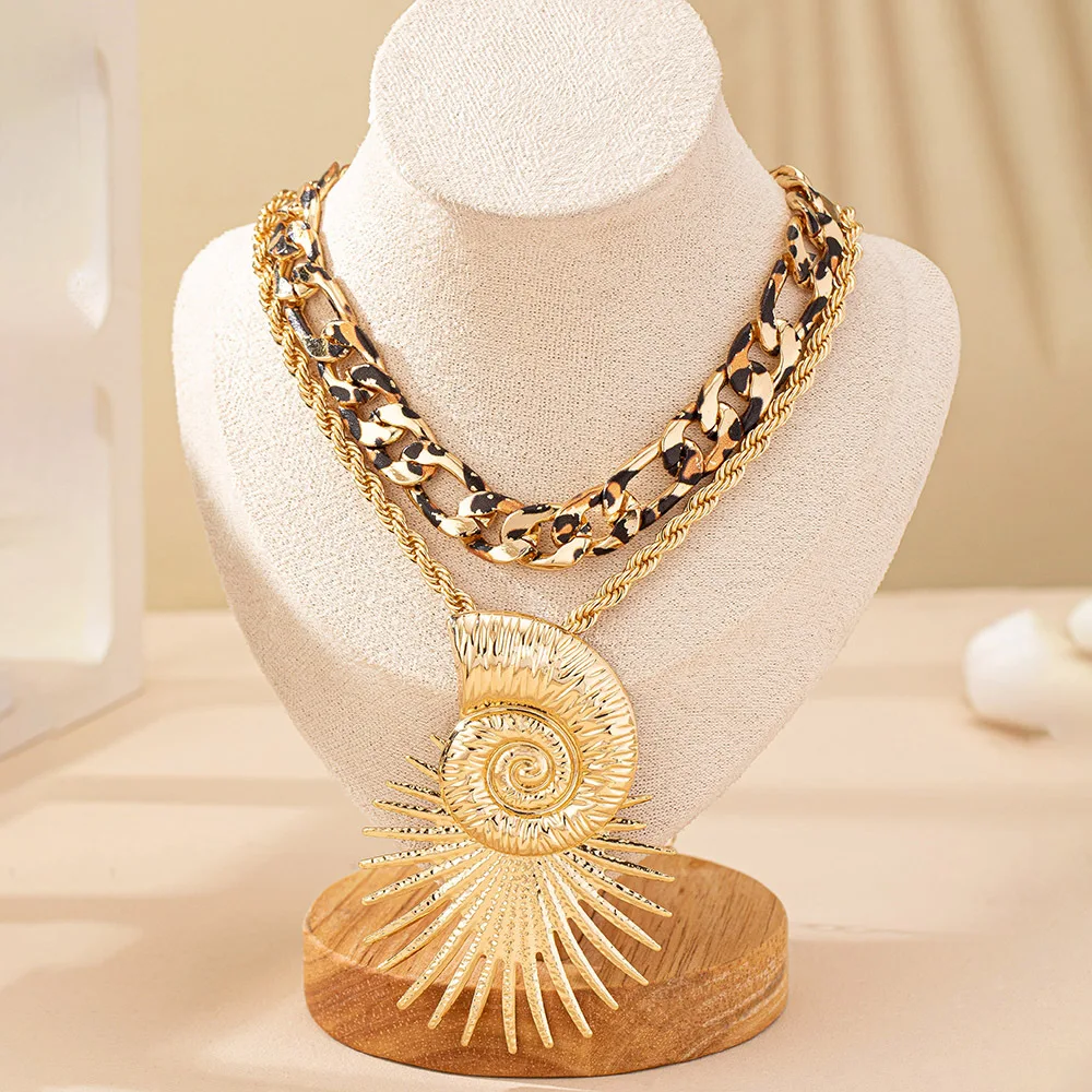 Trendy Leopard Print Thick Chain Female Conch Pendant Necklace Layed Personalized Fashion Accessories Set