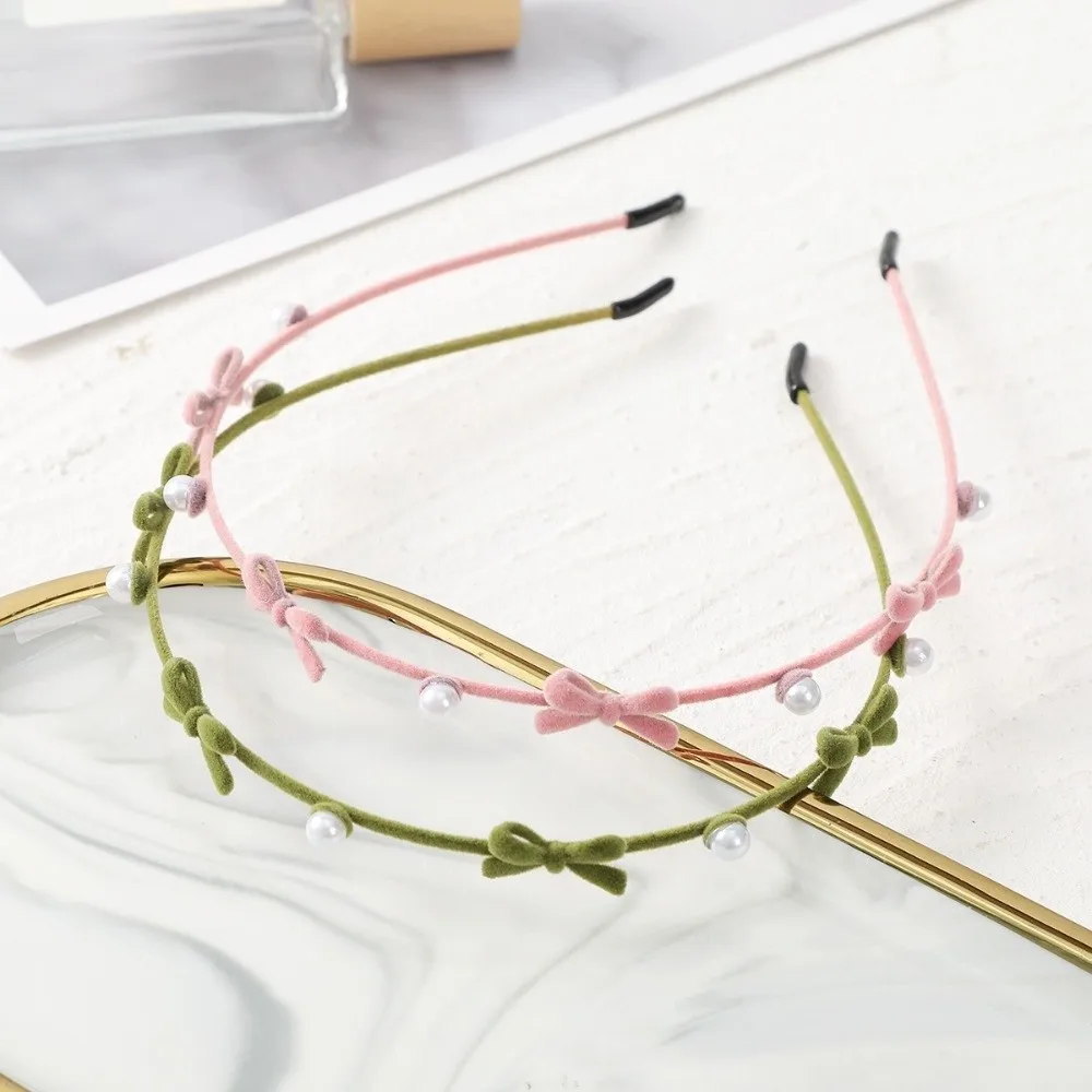 Prosta perłowa opaska do włosów z kokardką, cienka opaska ze stopu w kształcie kwiatka, wróżkowa koreańska opaska do włosów dla kobiet.