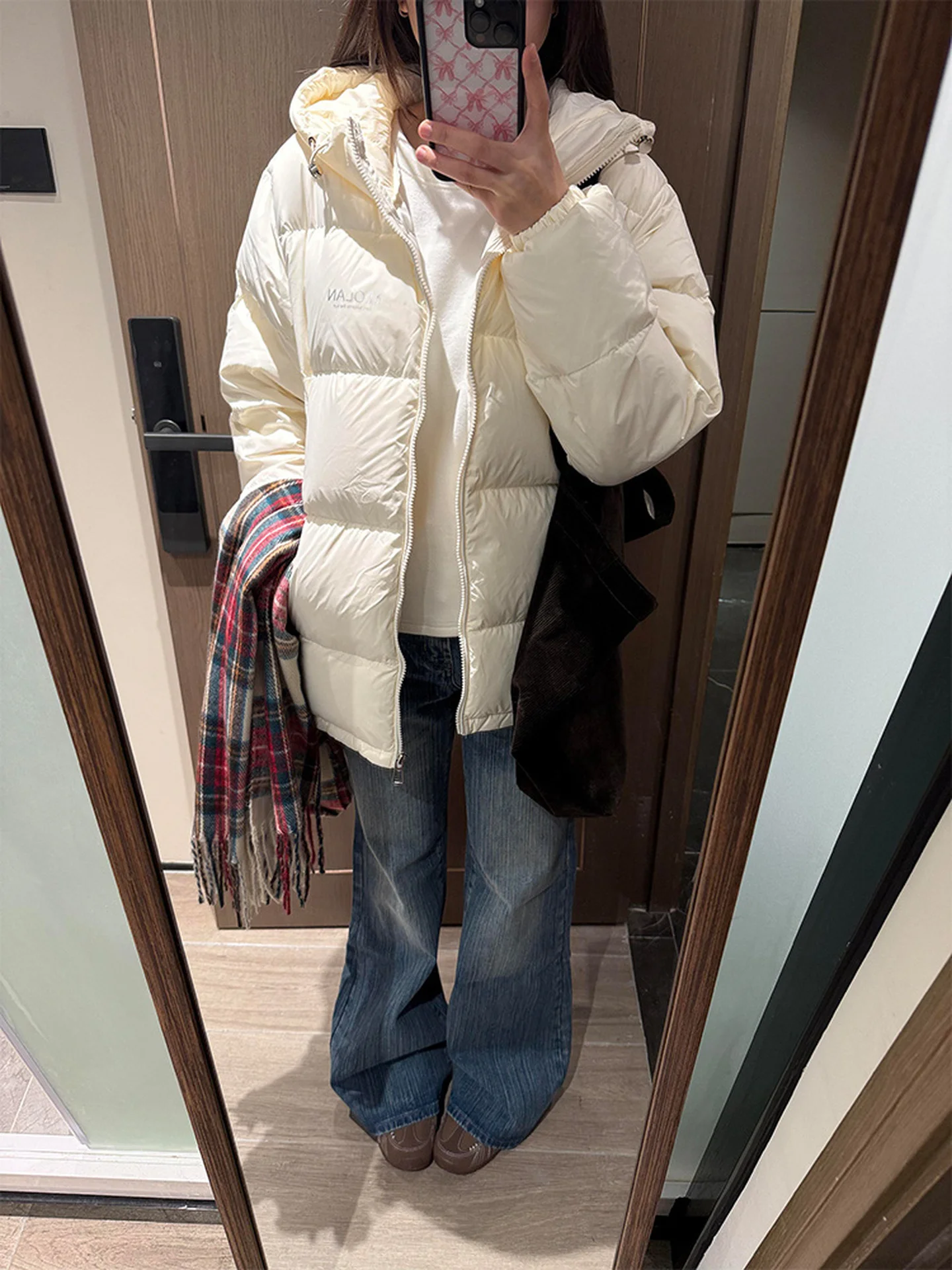 กางเกงยีนส์ทรงตรงเอวสูงสไตล์วินเทจสีน้ำเงินสำหรับผู้หญิงไซส์ใหญ่ รุ่นใหม่สำหรับฤดูใบไม้ร่วงและฤดูหนาว ทรงขากว้างขายาว ทรงเข้ารูป