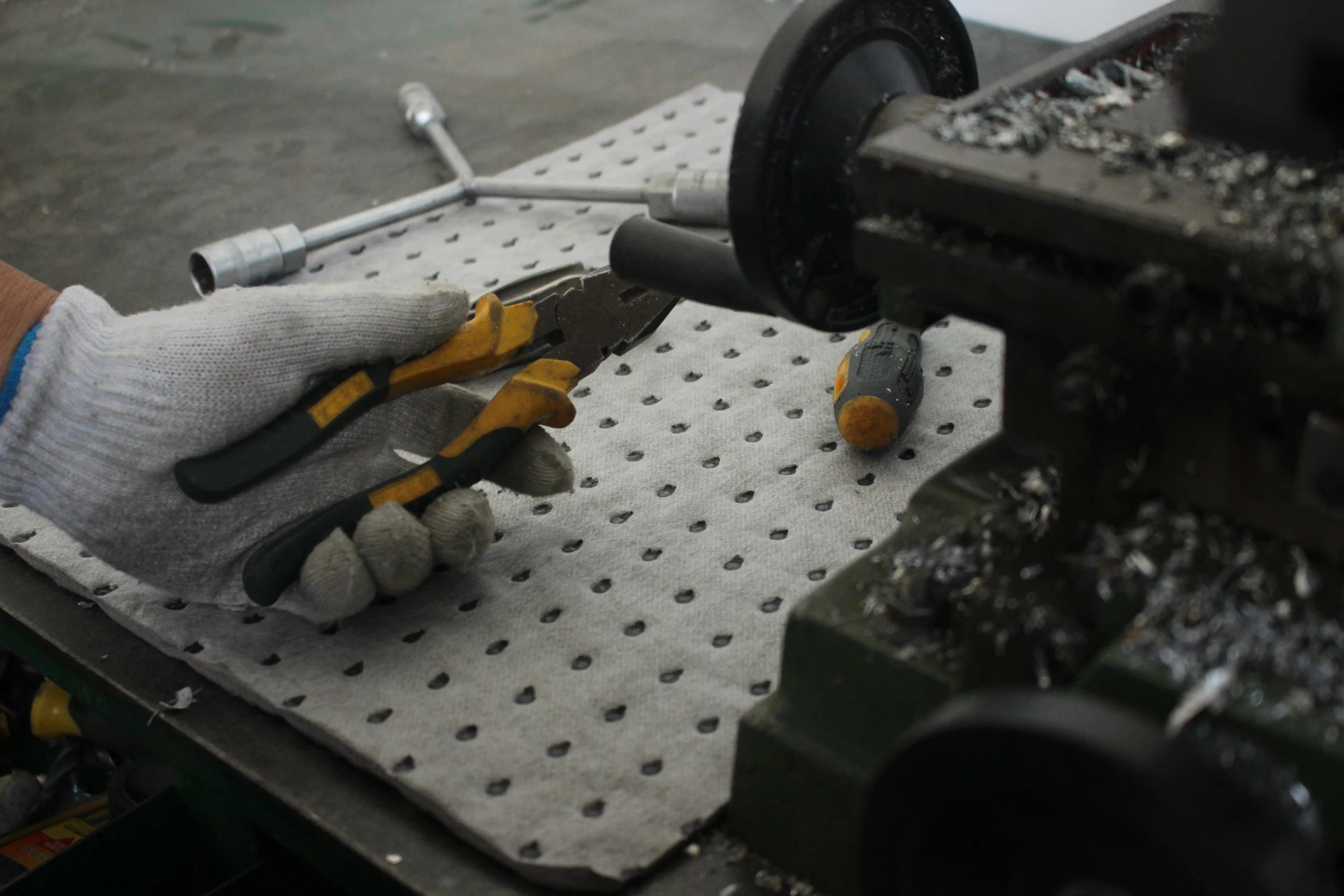 Foglio assorbente monouso universale Comodo materiale PP dimmerato Design conveniente della borsa per tampone assorbente per perdite d'olio