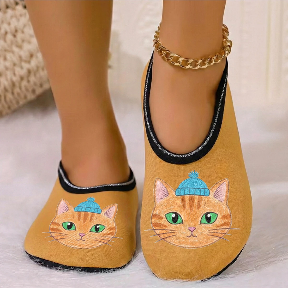 حيوانات صغيرة لطيفة يمكن ارتداؤها في الفصول الأربعة، شبشب أرضي داخلي عالي المرونة ومضاد للانزلاق مطبوع عليه قطة من جلد الغزال يسمح بمرور الهواء