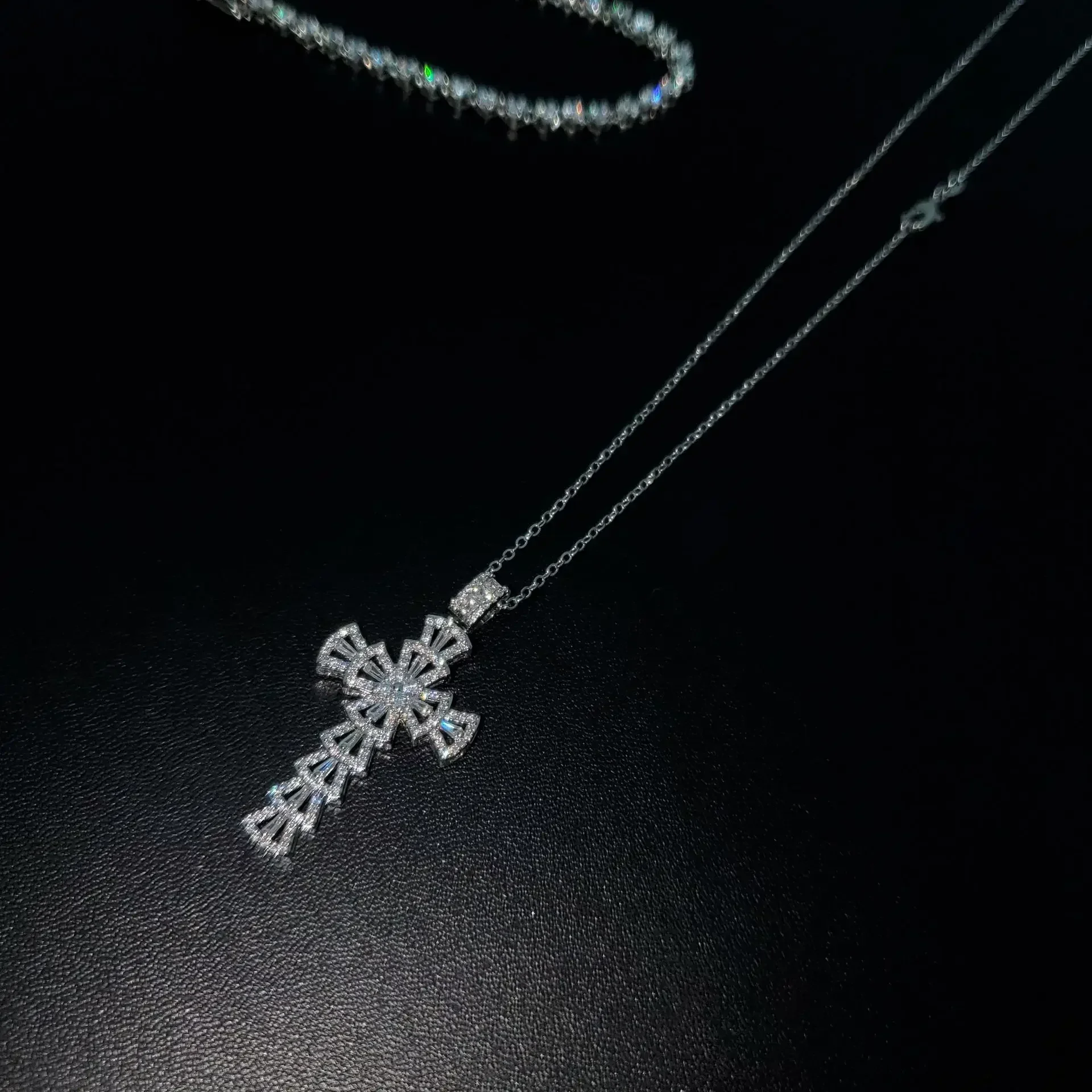 

MDL Муассанит Стиль Трапециевидный Цирконий Ins Подвеска Женская Позолоченная 18-каратная Цепочка Крест с Бриллиантами