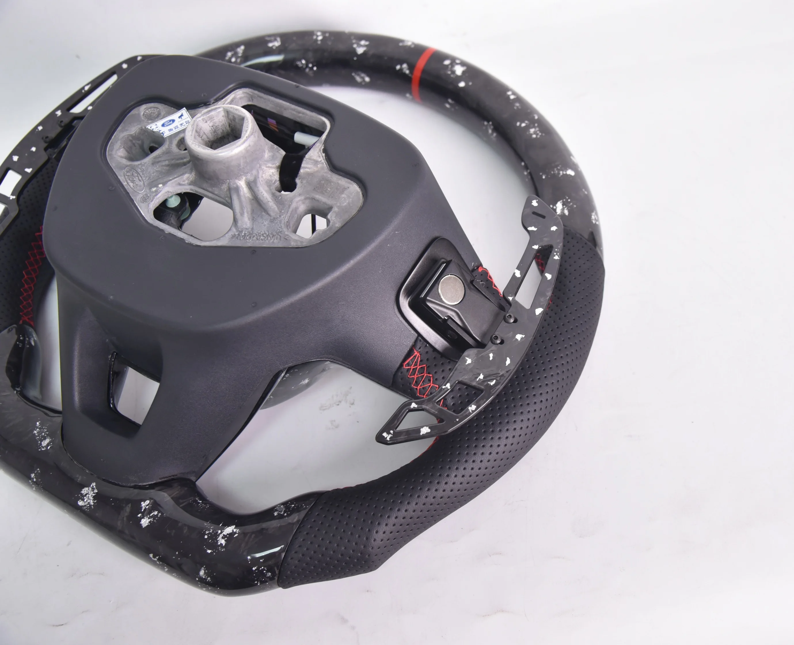 Новые модернизированные магнитные лопасти переключения передач из углеродного волокна, улучшают впечатления от вождения, подходят для Ford Focus