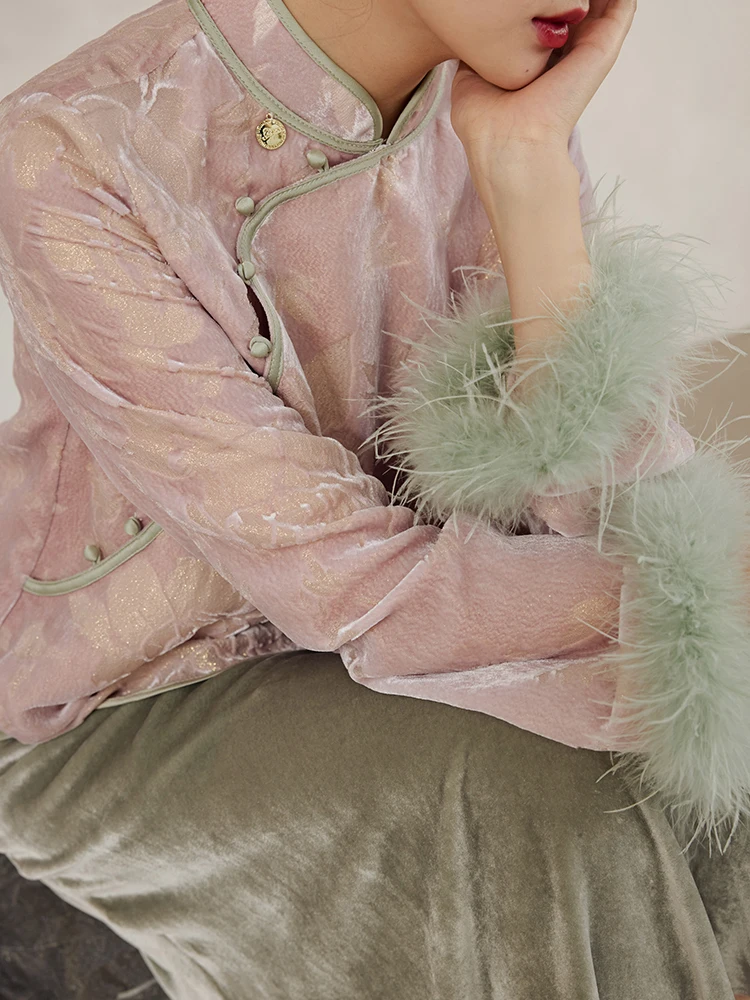 

Новый китайский шелковый бархатный топ с воротником с цветочным принтом и асимметричным подолом из страусиных перьев от Jasmine и FuSu