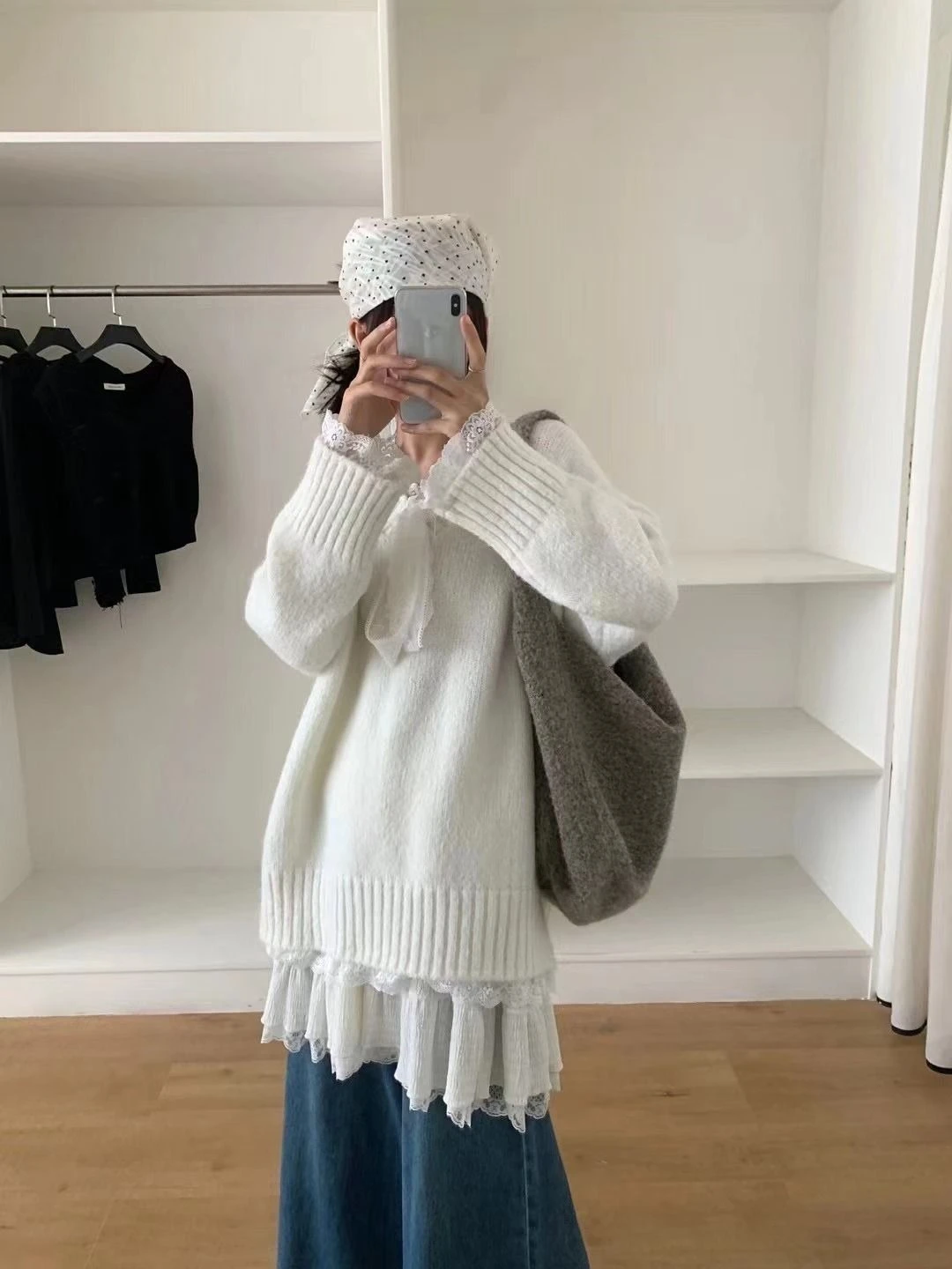 

2025 Fashion Lace Patchwork Autumn and Winter New Knit Sweater with Lace, High-Quality Loose and Cozy Thick Mid-Length Sweater