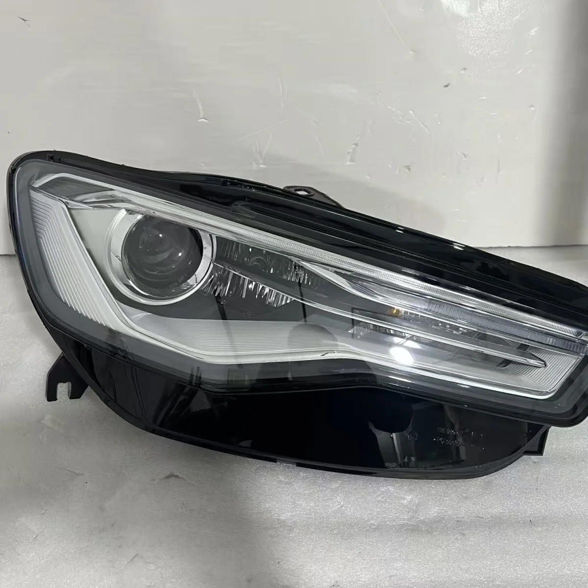 For Audi 2016-2018 A6/C7pa Avant Allroad Variant OEM Xenon Projector LED Daytime Running Lights Assembly