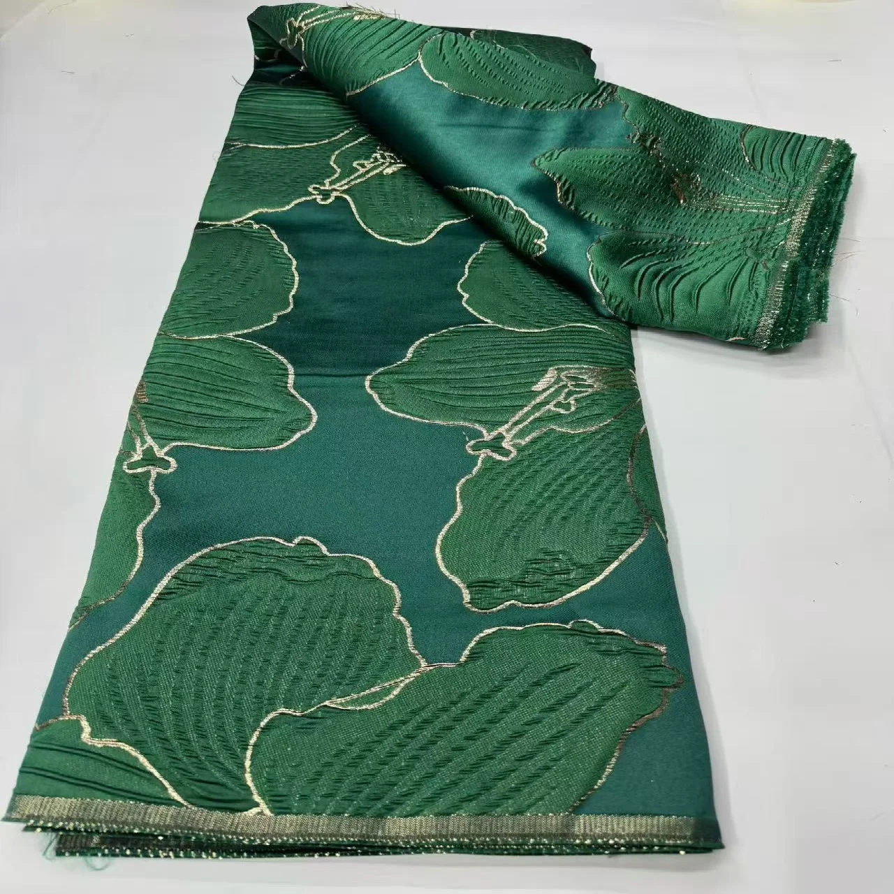 

Высококачественная кружевная ткань 2026: Африканский жаккард, брокат, дамаст. Роскошные швейные ткани из Нигерии для женских вечерних платьев. Продано 5 штук.