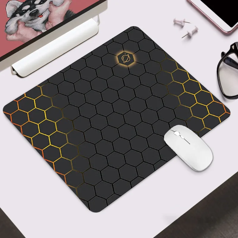 

Gaming Laptops Small Mouse Pad Wrist Protector Mousepad Black Grid Office Supplies Desk Accessories Luxury Notebook Desk Mat