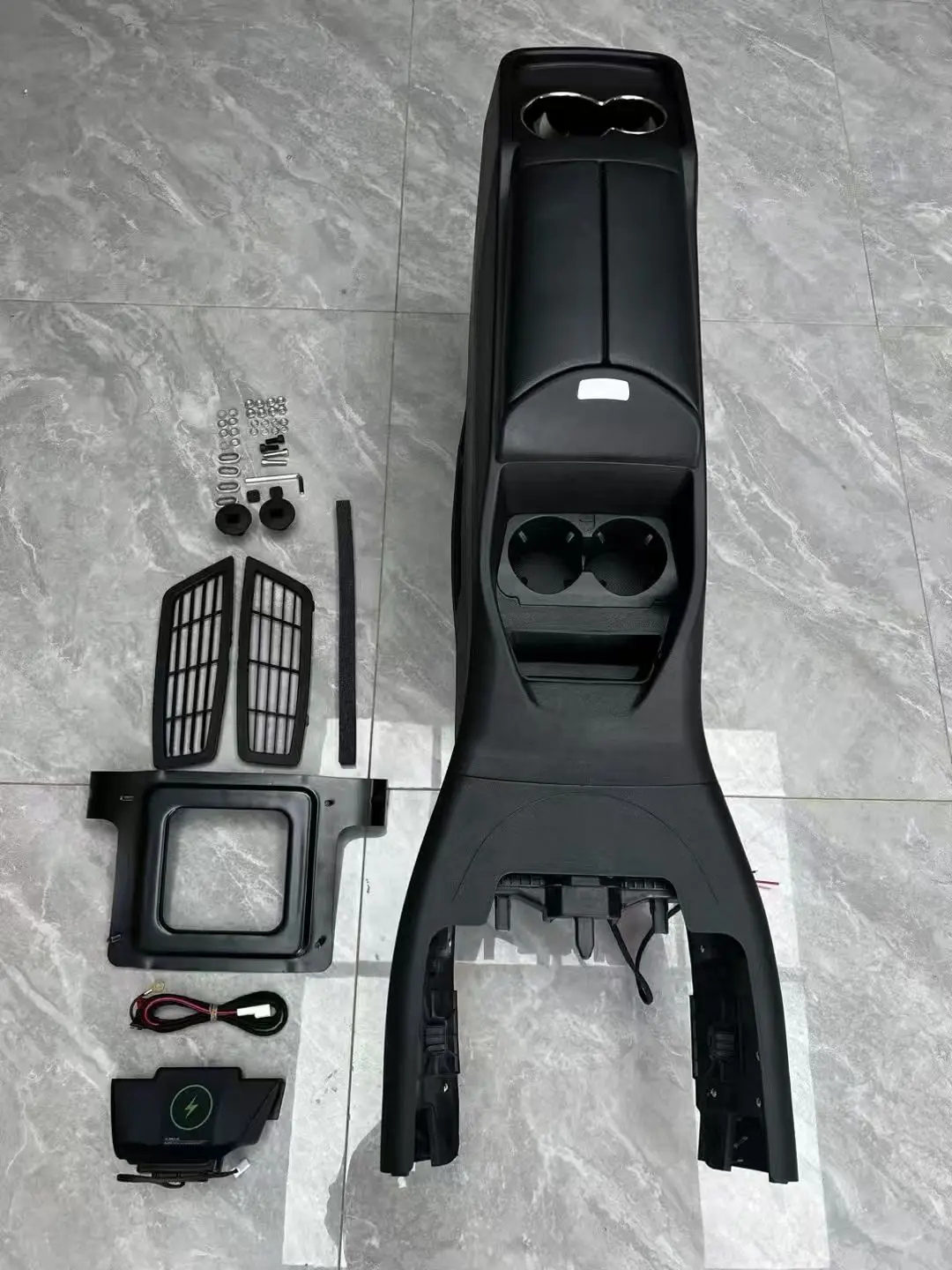 

YLC For Vito Commercial Vehicle Modified Front-mounted Central Armrest Box Refrigerator