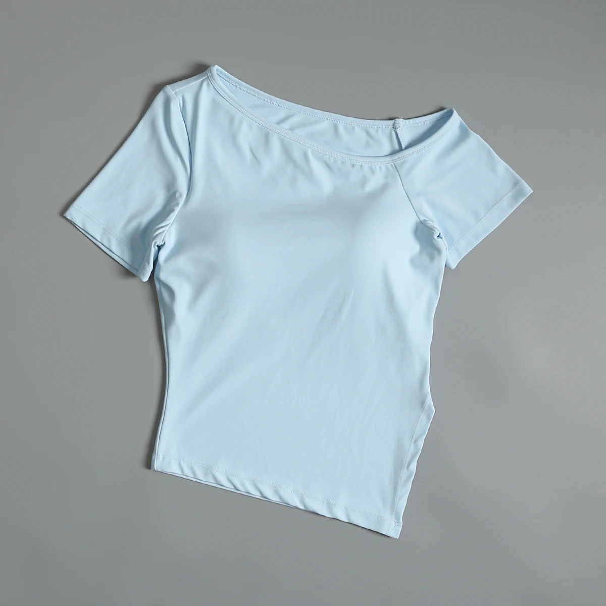 Top de yoga para mulheres, roupas fitness slim fit com almofada no peito, mangas curtas, sexy, ombros inclinados, corrida, esportes, secagem rápida