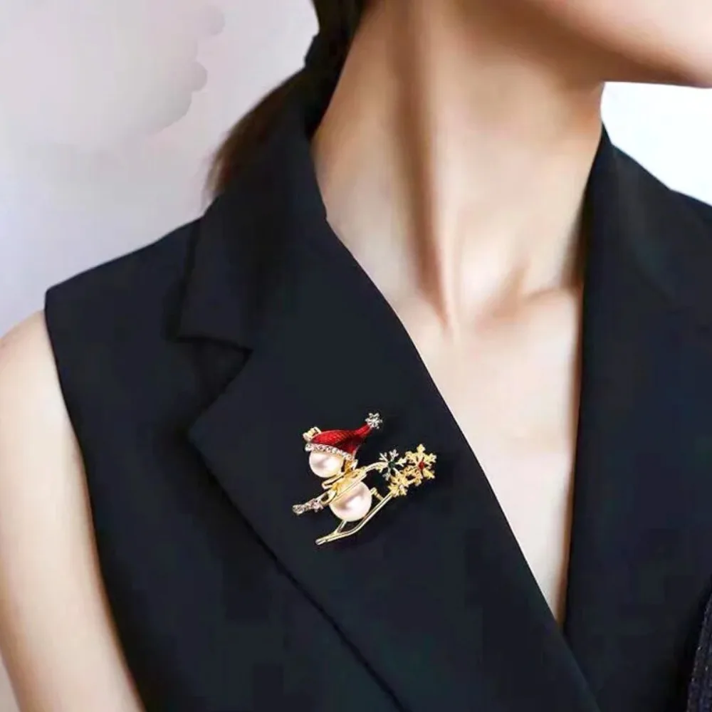 Pearl Christmas Snowman Brooch Santa Claus Deer Red Xmas Brooch Rhinestone Enamel Pins Snowflake Christmas Pin New Year Gift