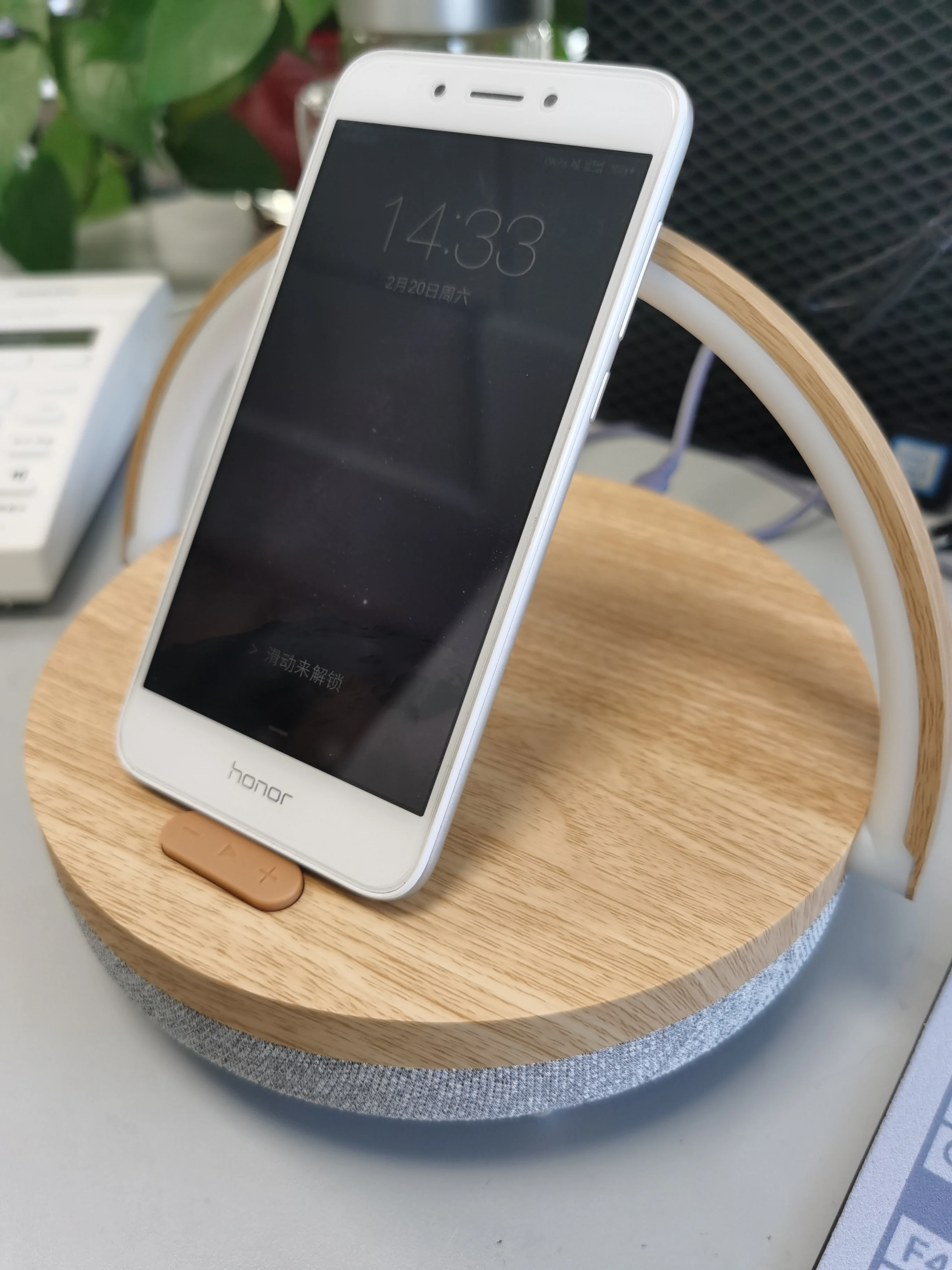 Wireless Charging Music Desk Lamp Bluetooth Speaker Mobile Phone Holder Multifunction Alto-falante Player