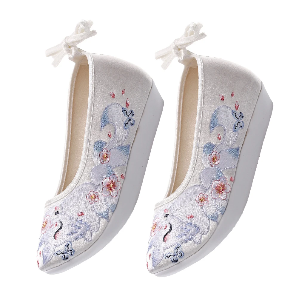 

Embroidered Shoes Cotton Rubber Bottom Traditional Chinese Retro Hanfu Female Silk Ethnic Shoes For Girls Exquisite Pumps Safe