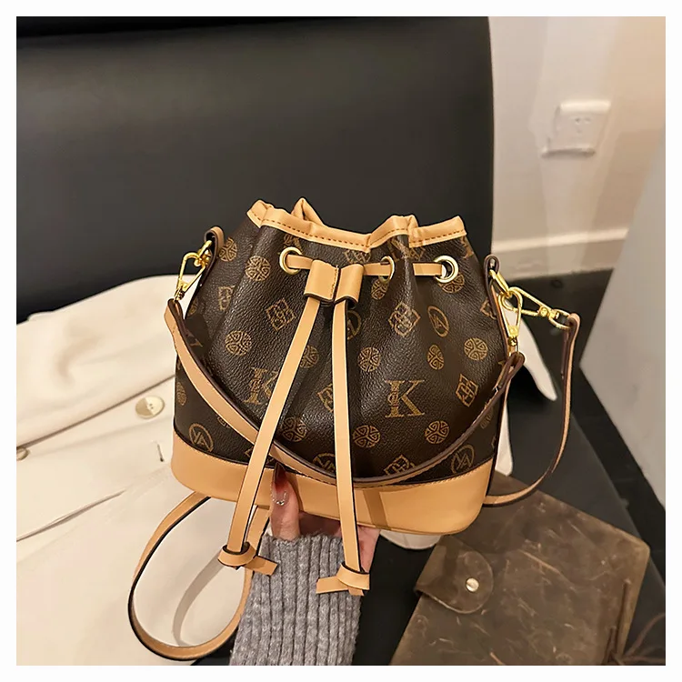 2026 Print Kordelzug-Handtasche Damen Schulter-Umhängetasche Modische Pariser Elegante Leichte Retro Bucket Bag für Frauen